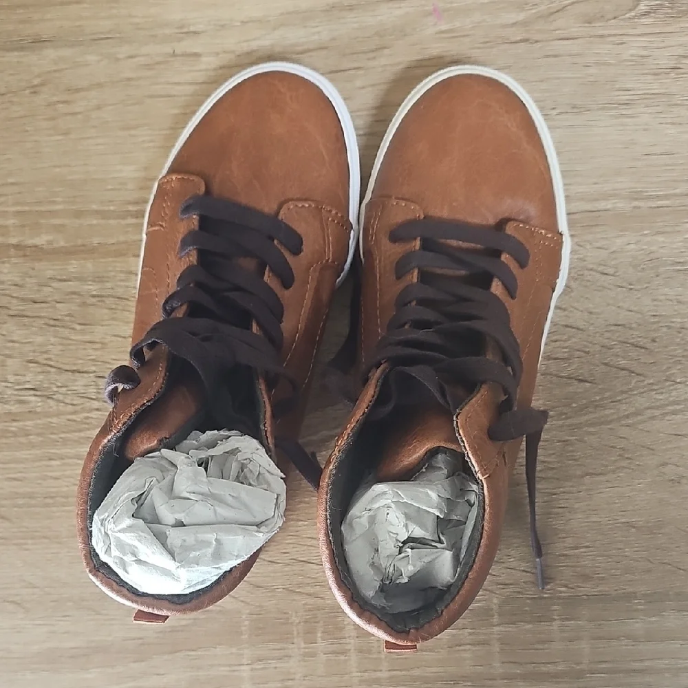 New Old Navy Boys Brown Faux Leather High-Top Sneakers